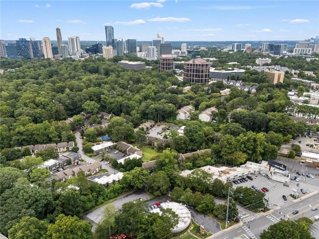 33 Ivy Trail Ne, Atlanta, Georgia 30342, 2 Bedrooms Bedrooms, ,2 BathroomsBathrooms,Residential,For Sale,33 Ivy Trail Ne,7624092