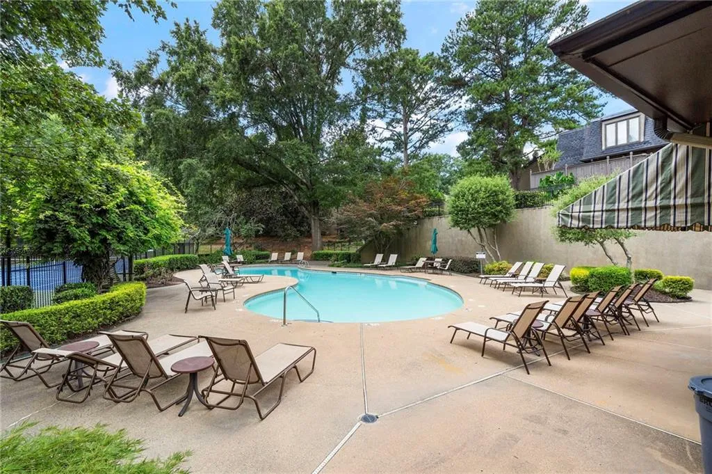 33 Ivy Trail Ne, Atlanta, Georgia 30342, 2 Bedrooms Bedrooms, ,2 BathroomsBathrooms,Residential,For Sale,33 Ivy Trail Ne,7624092