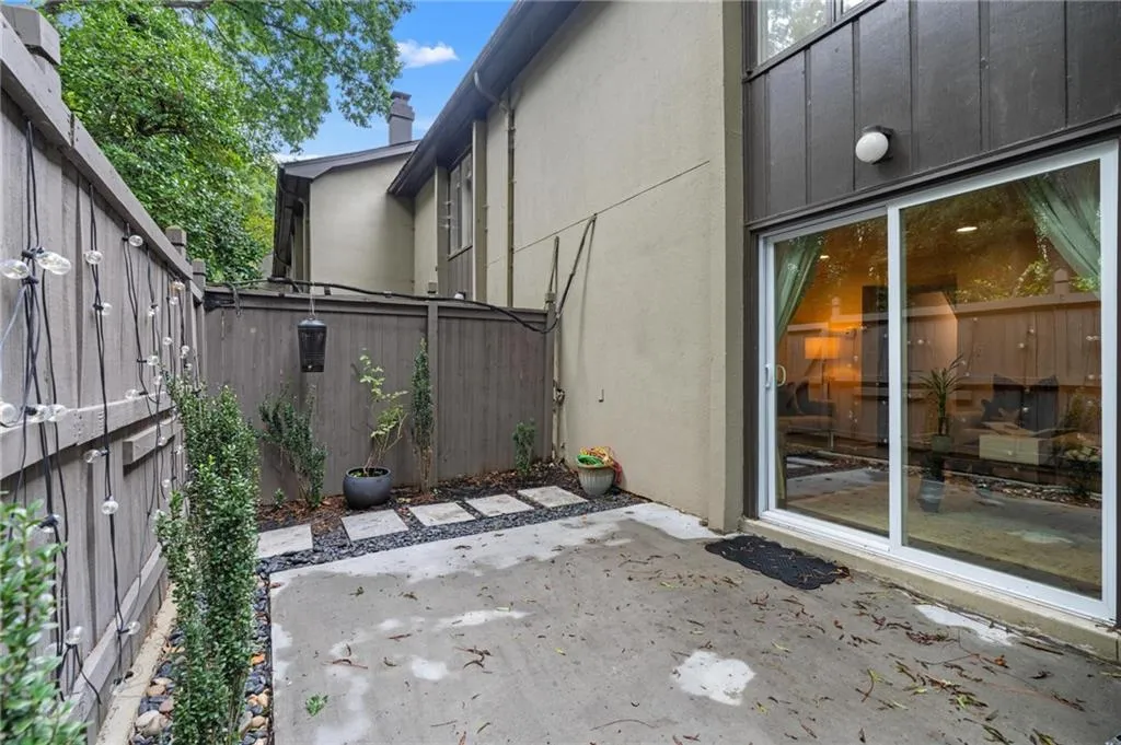 33 Ivy Trail Ne, Atlanta, Georgia 30342, 2 Bedrooms Bedrooms, ,2 BathroomsBathrooms,Residential,For Sale,33 Ivy Trail Ne,7624092