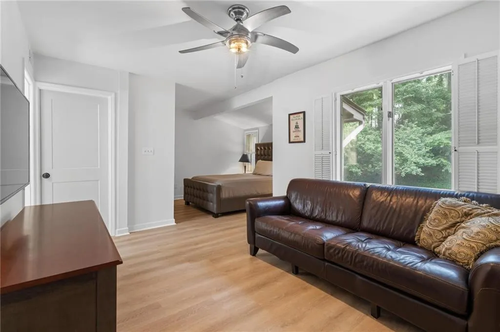 33 Ivy Trail Ne, Atlanta, Georgia 30342, 2 Bedrooms Bedrooms, ,2 BathroomsBathrooms,Residential,For Sale,33 Ivy Trail Ne,7624092