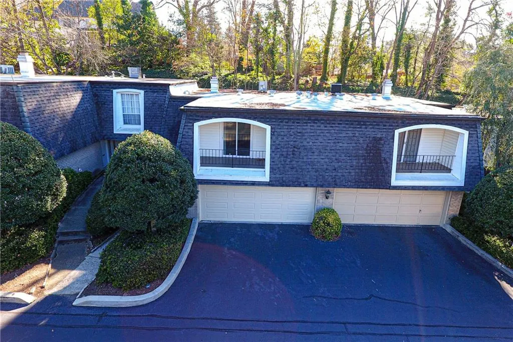 5250 Chemin De Vie, Sandy Springs, Georgia 30342, 3 Bedrooms Bedrooms, ,2 BathroomsBathrooms,Residential,Sold,5250 Chemin De Vie,6655821