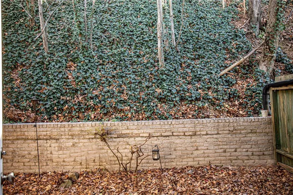 5250 Chemin De Vie, Sandy Springs, Georgia 30342, 3 Bedrooms Bedrooms, ,2 BathroomsBathrooms,Residential,Sold,5250 Chemin De Vie,6655821