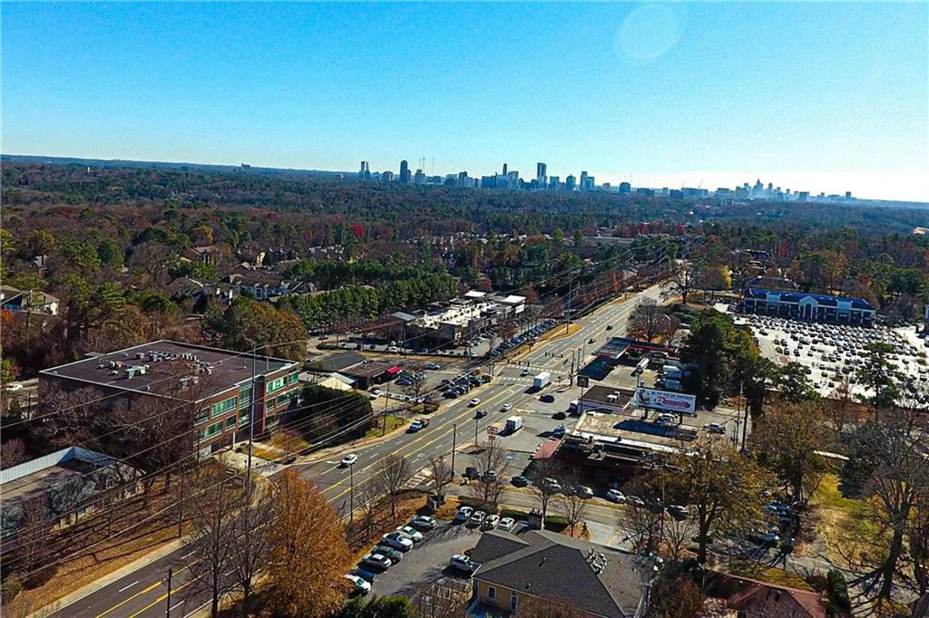 5250 Chemin De Vie, Sandy Springs, Georgia 30342, 3 Bedrooms Bedrooms, ,2 BathroomsBathrooms,Residential,Sold,5250 Chemin De Vie,6655821