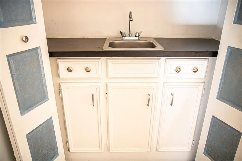 5250 Chemin De Vie, Sandy Springs, Georgia 30342, 3 Bedrooms Bedrooms, ,2 BathroomsBathrooms,Residential,Sold,5250 Chemin De Vie,6655821