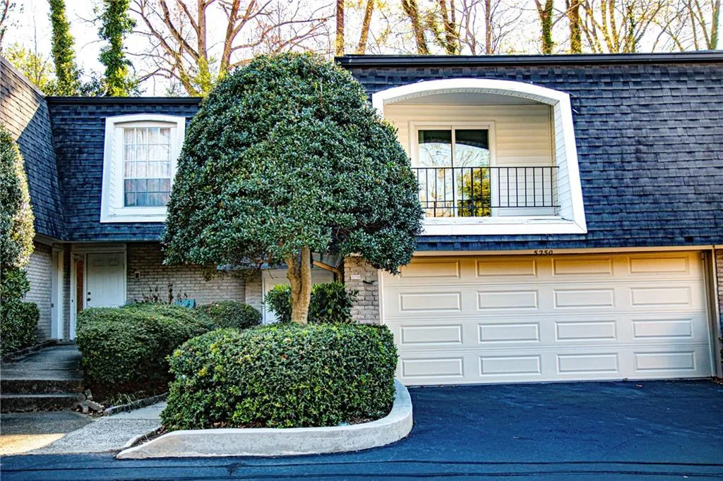 5250 Chemin De Vie, Sandy Springs, Georgia 30342, 3 Bedrooms Bedrooms, ,2 BathroomsBathrooms,Residential,Sold,5250 Chemin De Vie,6655821