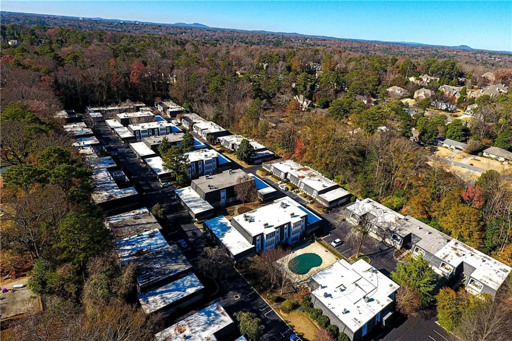 5250 Chemin De Vie, Sandy Springs, Georgia 30342, 3 Bedrooms Bedrooms, ,2 BathroomsBathrooms,Residential,Sold,5250 Chemin De Vie,6655821