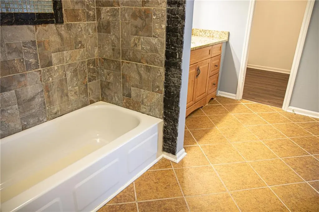 5250 Chemin De Vie, Sandy Springs, Georgia 30342, 3 Bedrooms Bedrooms, ,2 BathroomsBathrooms,Residential,Sold,5250 Chemin De Vie,6655821