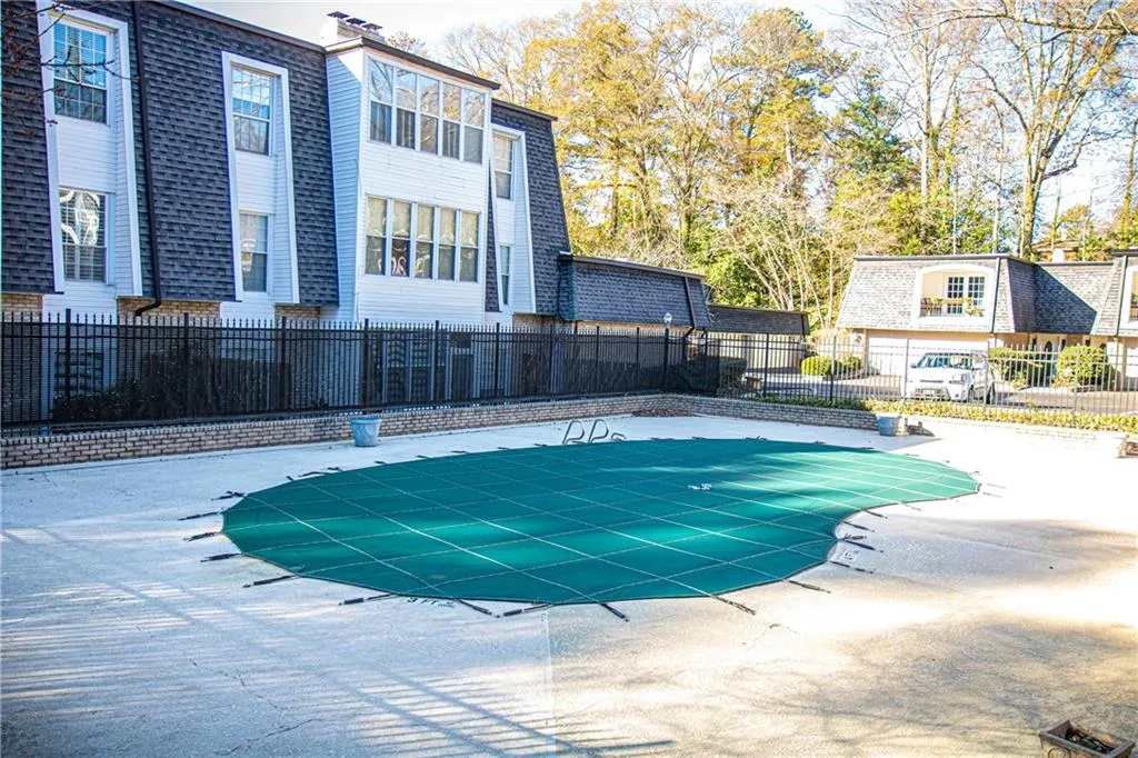 5250 Chemin De Vie, Sandy Springs, Georgia 30342, 3 Bedrooms Bedrooms, ,2 BathroomsBathrooms,Residential,Sold,5250 Chemin De Vie,6655821