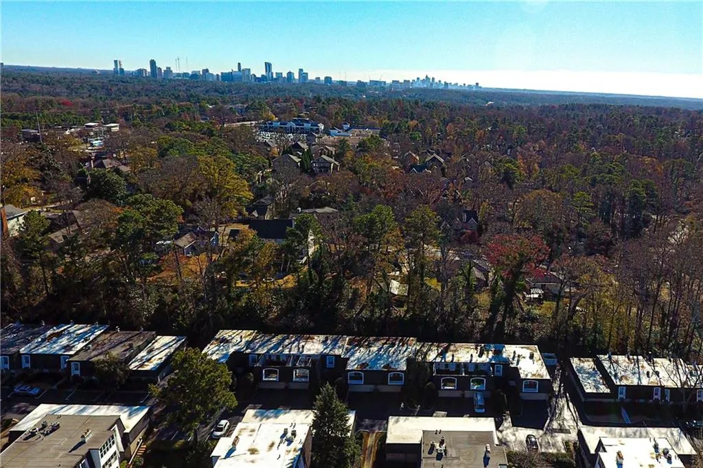 5250 Chemin De Vie, Sandy Springs, Georgia 30342, 3 Bedrooms Bedrooms, ,2 BathroomsBathrooms,Residential,Sold,5250 Chemin De Vie,6655821