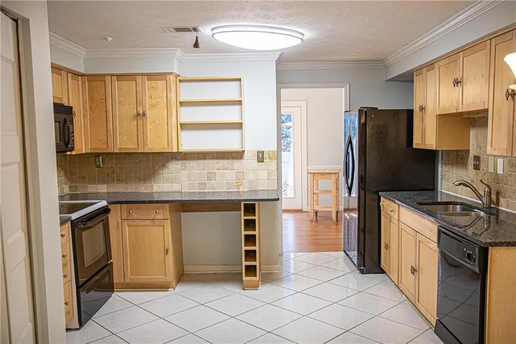 5250 Chemin De Vie, Sandy Springs, Georgia 30342, 3 Bedrooms Bedrooms, ,2 BathroomsBathrooms,Residential,Sold,5250 Chemin De Vie,6655821