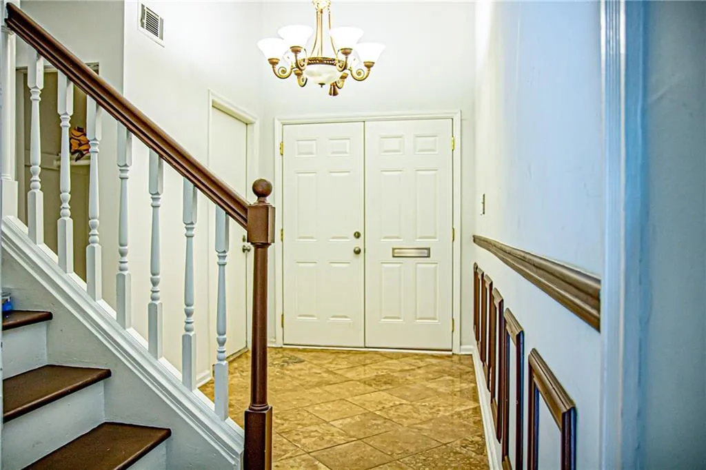 5250 Chemin De Vie, Sandy Springs, Georgia 30342, 3 Bedrooms Bedrooms, ,2 BathroomsBathrooms,Residential,Sold,5250 Chemin De Vie,6655821