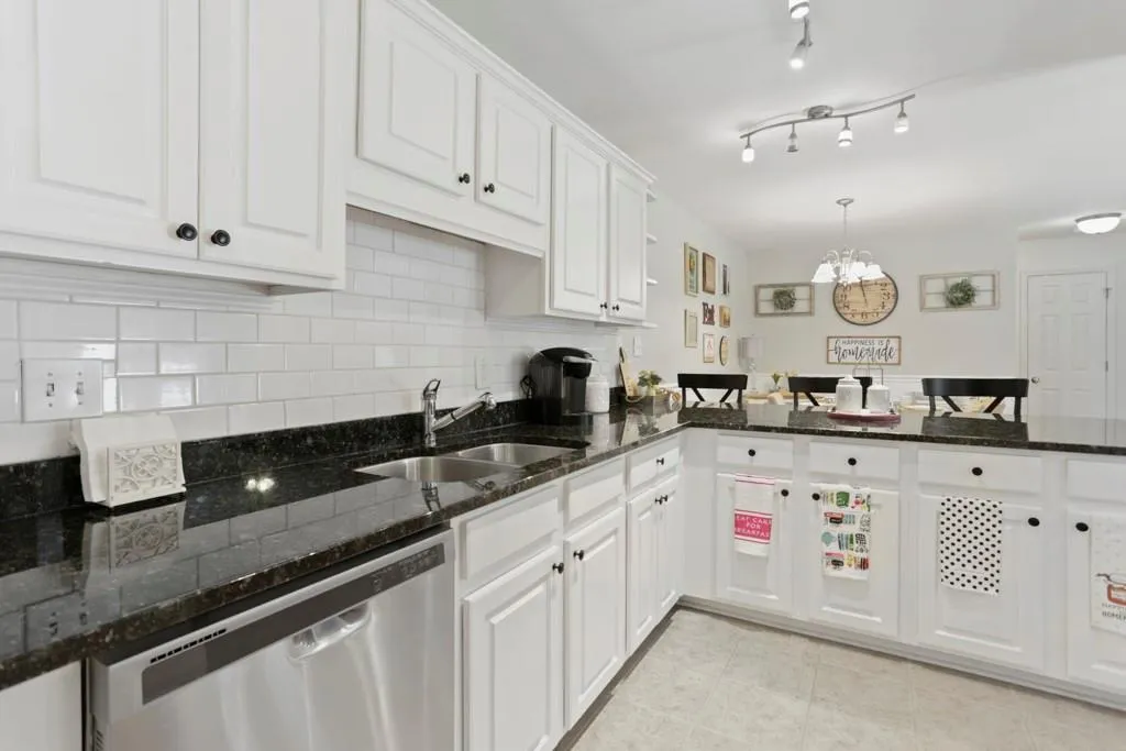 301 Brighton Point Unit 301, Sandy Springs, Georgia 30328, 2 Bedrooms Bedrooms, ,2 BathroomsBathrooms,Residential,Sold,301 Brighton Point Unit 301,6652411