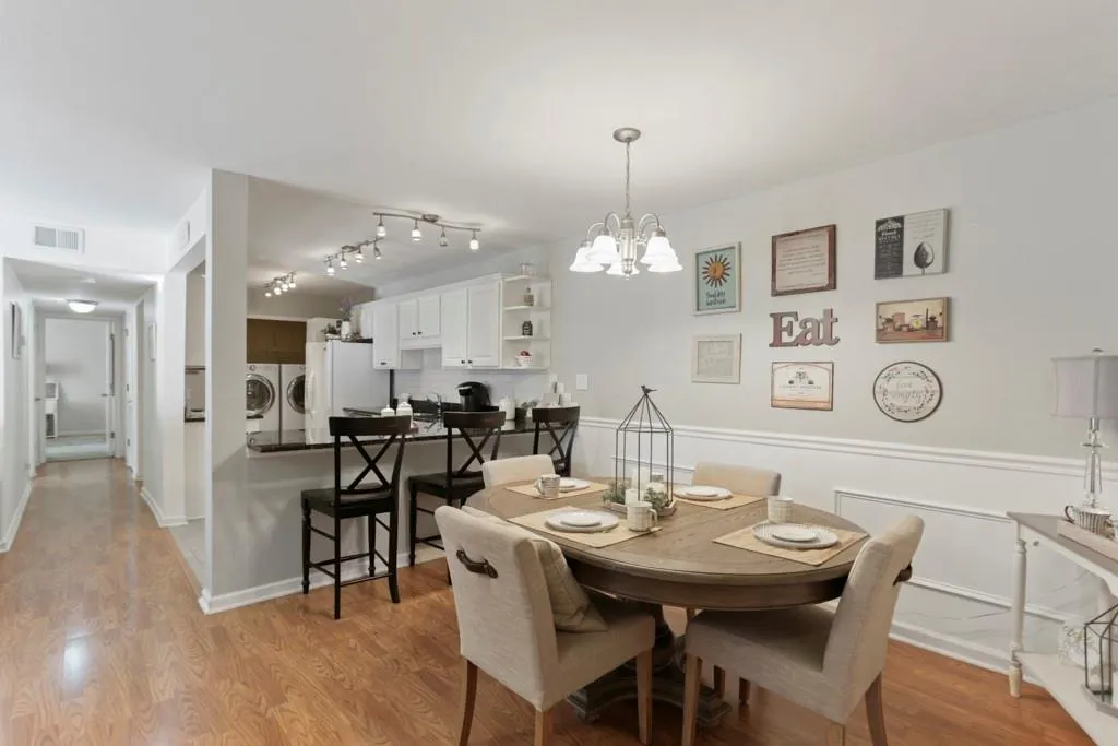 301 Brighton Point Unit 301, Sandy Springs, Georgia 30328, 2 Bedrooms Bedrooms, ,2 BathroomsBathrooms,Residential,Sold,301 Brighton Point Unit 301,6652411