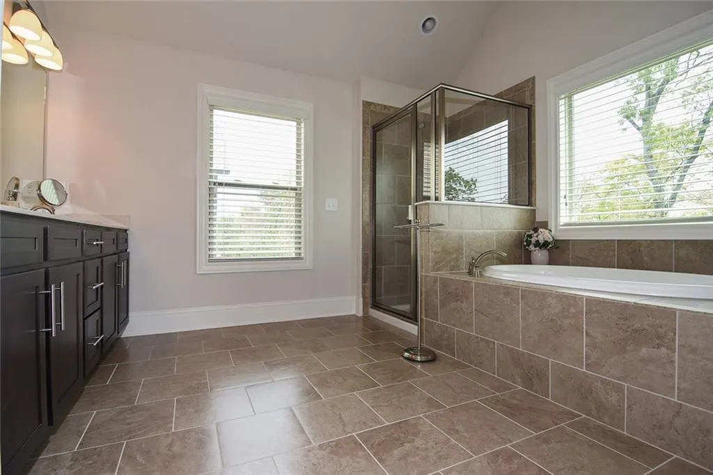 7705 Highland Bluff, Sandy Springs, Georgia 30328, 4 Bedrooms Bedrooms, ,2 BathroomsBathrooms,Residential,Sold,7705 Highland Bluff,5674449
