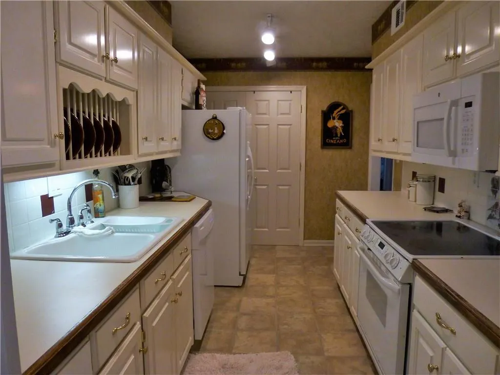 725 Dalrymple Road Unit 7d, Sandy Springs, Georgia 30328, 2 Bedrooms Bedrooms, ,2 BathroomsBathrooms,Residential,Sold,725 Dalrymple Road Unit 7d,5996658