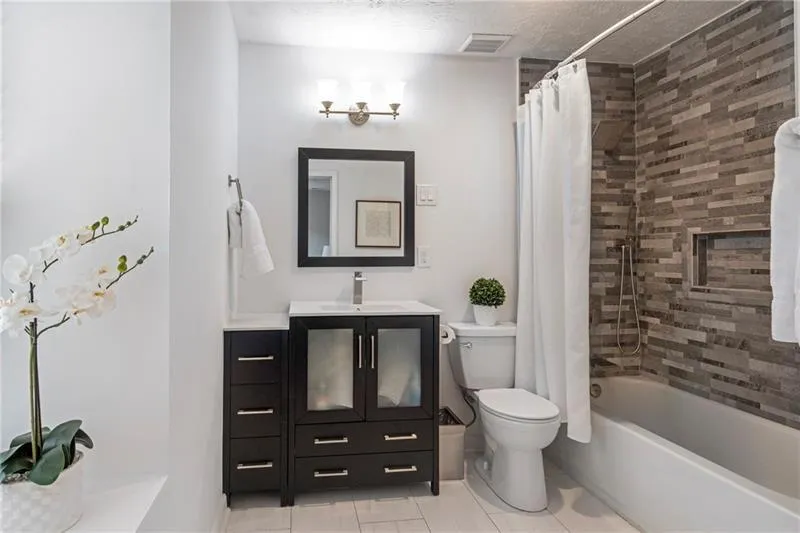 10 Market Square Place Nw, Atlanta, Georgia 30318, 2 Bedrooms Bedrooms, 0 ,2 BathroomsBathrooms,Residential,For Sale,10 Market Square Place Nw,7817390