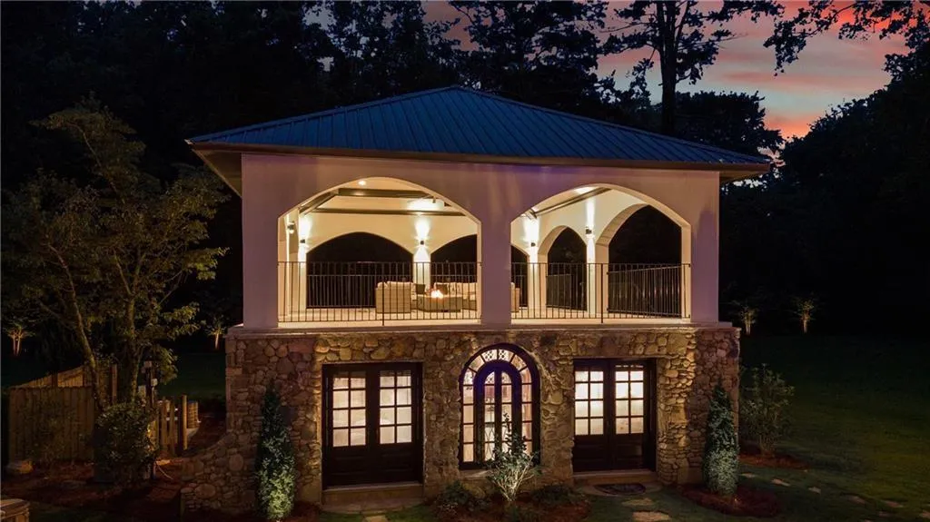 876 Crest Valley Drive, Sandy Springs, Georgia 30327, 6 Bedrooms Bedrooms, ,6 BathroomsBathrooms,Residential,Sold,876 Crest Valley Drive,7379005