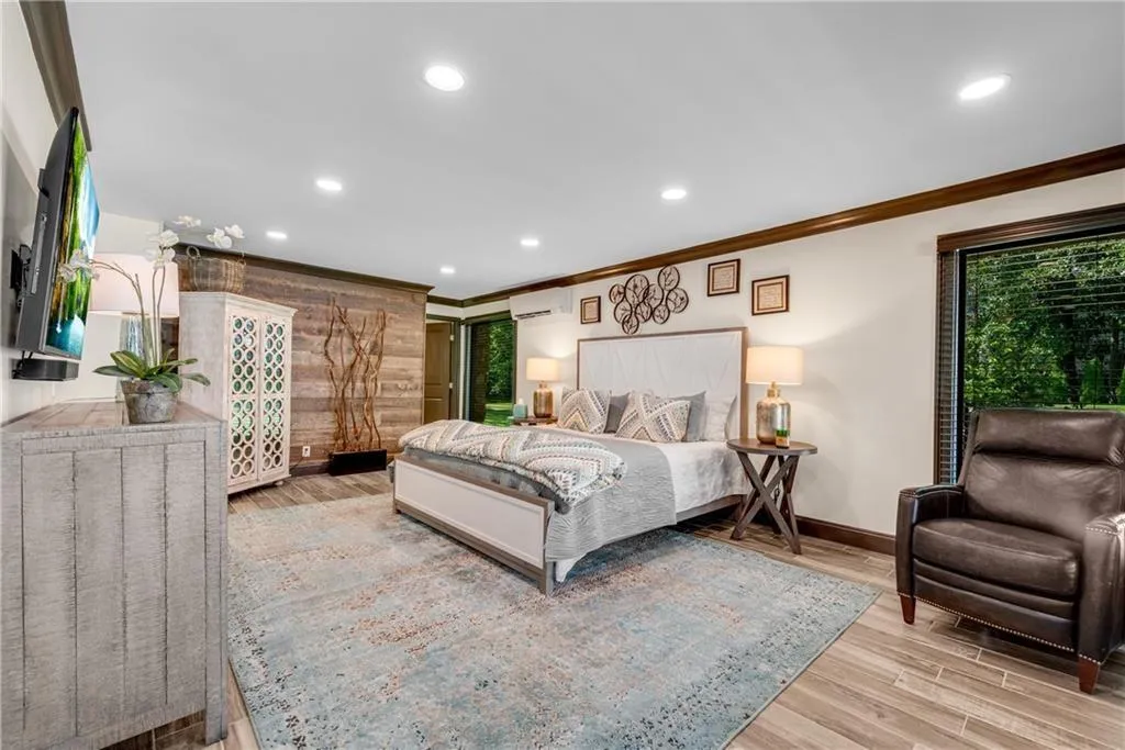 876 Crest Valley Drive, Sandy Springs, Georgia 30327, 6 Bedrooms Bedrooms, ,6 BathroomsBathrooms,Residential,Sold,876 Crest Valley Drive,7379005