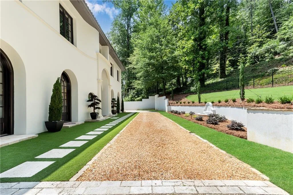 876 Crest Valley Drive, Sandy Springs, Georgia 30327, 6 Bedrooms Bedrooms, ,6 BathroomsBathrooms,Residential,Sold,876 Crest Valley Drive,7379005