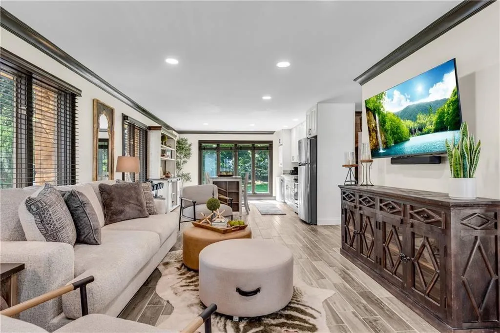 876 Crest Valley Drive, Sandy Springs, Georgia 30327, 6 Bedrooms Bedrooms, ,6 BathroomsBathrooms,Residential,Sold,876 Crest Valley Drive,7379005