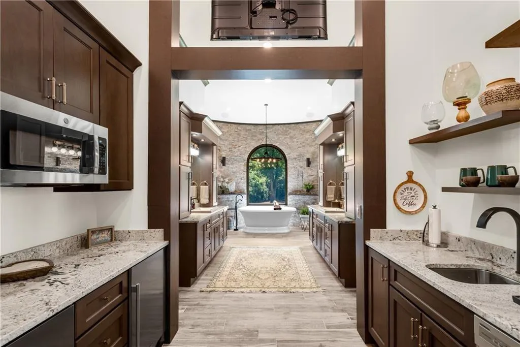 876 Crest Valley Drive, Sandy Springs, Georgia 30327, 6 Bedrooms Bedrooms, ,6 BathroomsBathrooms,Residential,Sold,876 Crest Valley Drive,7379005