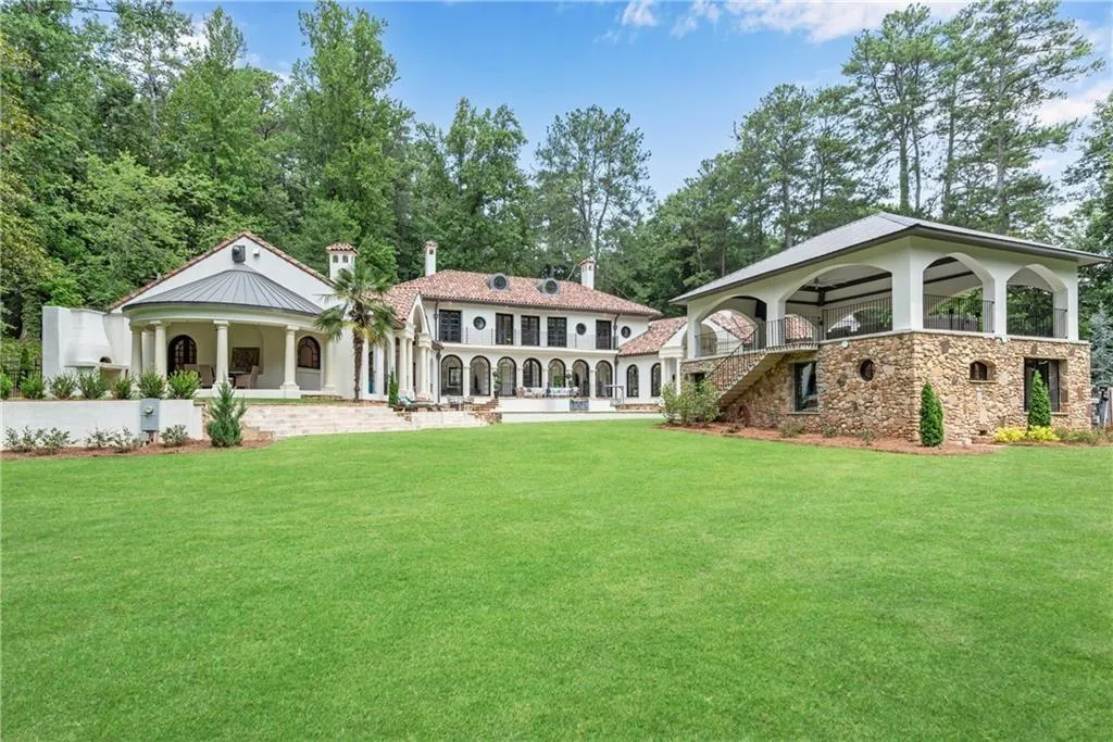 876 Crest Valley Drive, Sandy Springs, Georgia 30327, 6 Bedrooms Bedrooms, ,6 BathroomsBathrooms,Residential,Sold,876 Crest Valley Drive,7379005