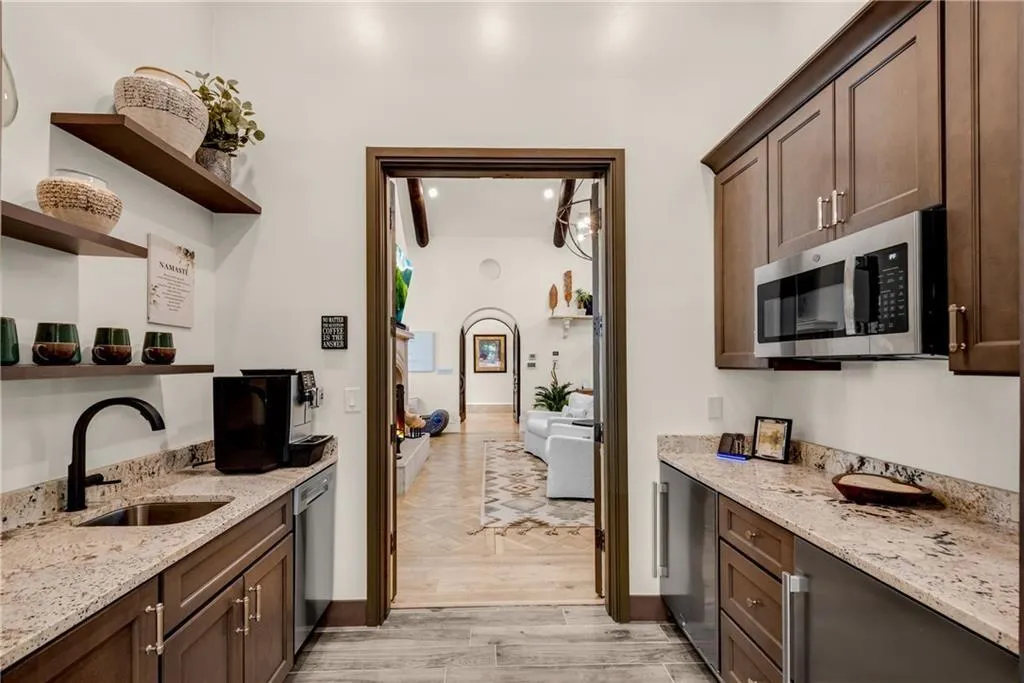 876 Crest Valley Drive, Sandy Springs, Georgia 30327, 6 Bedrooms Bedrooms, ,6 BathroomsBathrooms,Residential,Sold,876 Crest Valley Drive,7379005