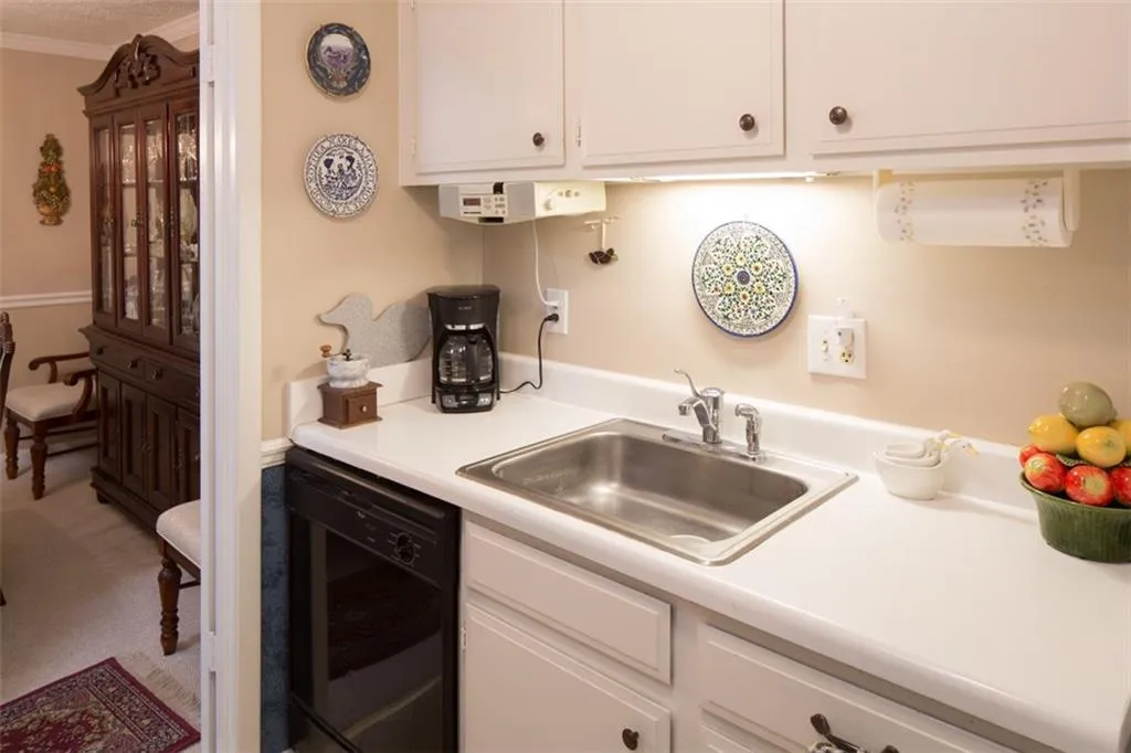 8740 Roswell Road Unit 9h, Atlanta, Georgia 30350, 2 Bedrooms Bedrooms, ,2 BathroomsBathrooms,Residential,Sold,8740 Roswell Road Unit 9h,5726399