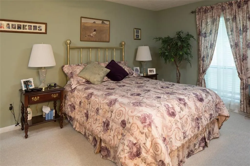 8740 Roswell Road Unit 9h, Atlanta, Georgia 30350, 2 Bedrooms Bedrooms, ,2 BathroomsBathrooms,Residential,Sold,8740 Roswell Road Unit 9h,5726399