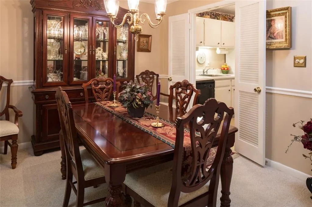 8740 Roswell Road Unit 9h, Atlanta, Georgia 30350, 2 Bedrooms Bedrooms, ,2 BathroomsBathrooms,Residential,Sold,8740 Roswell Road Unit 9h,5726399