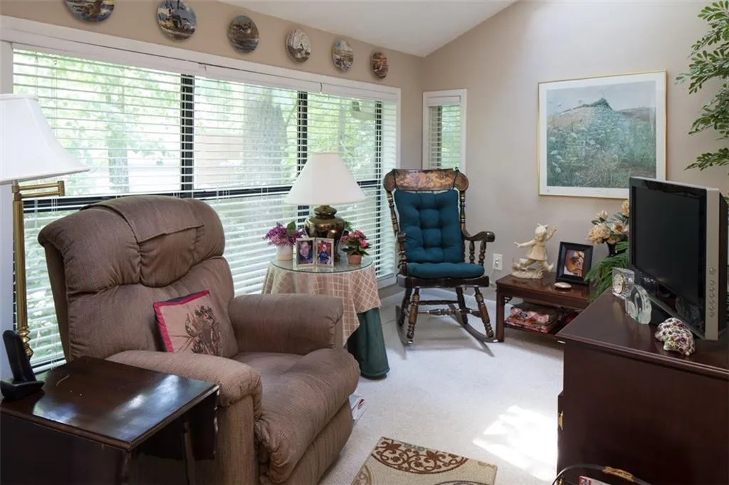 8740 Roswell Road Unit 9h, Atlanta, Georgia 30350, 2 Bedrooms Bedrooms, ,2 BathroomsBathrooms,Residential,Sold,8740 Roswell Road Unit 9h,5726399