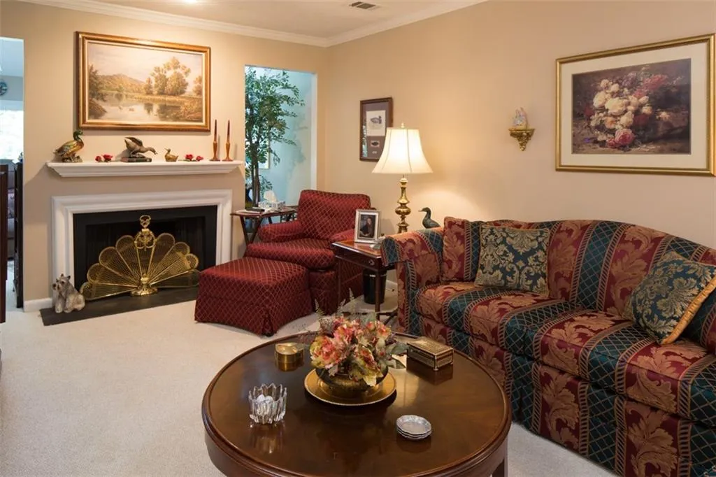 8740 Roswell Road Unit 9h, Atlanta, Georgia 30350, 2 Bedrooms Bedrooms, ,2 BathroomsBathrooms,Residential,Sold,8740 Roswell Road Unit 9h,5726399