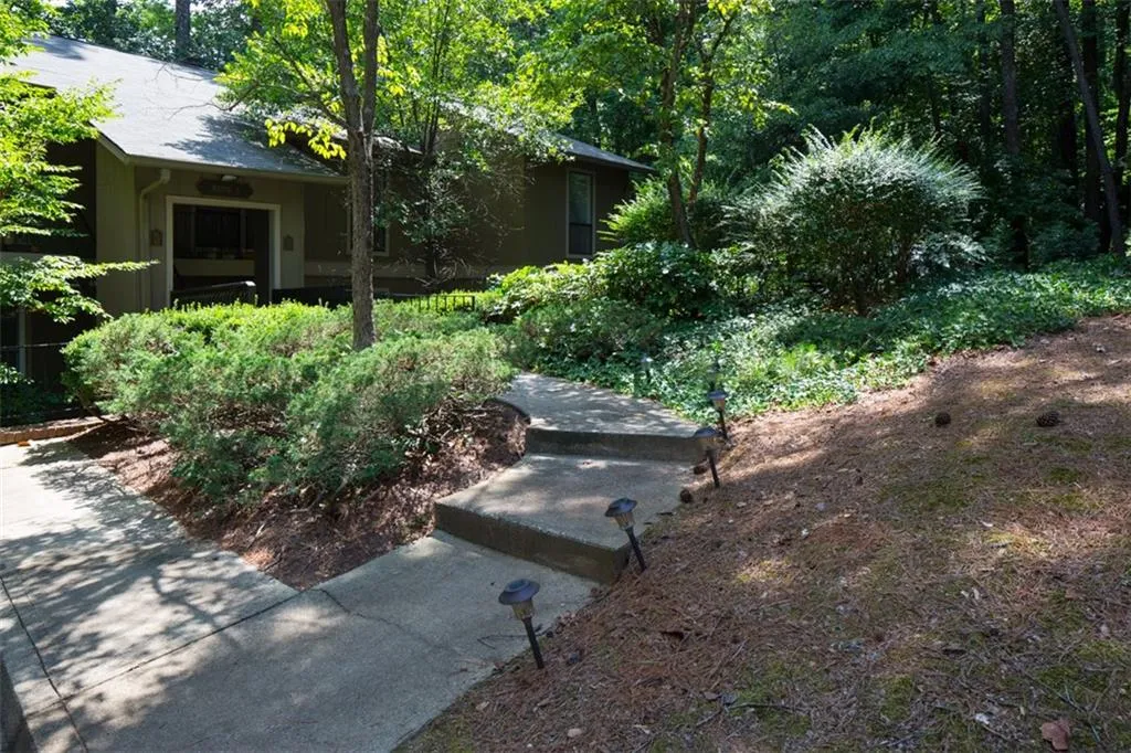 8740 Roswell Road Unit 9h, Atlanta, Georgia 30350, 2 Bedrooms Bedrooms, ,2 BathroomsBathrooms,Residential,Sold,8740 Roswell Road Unit 9h,5726399