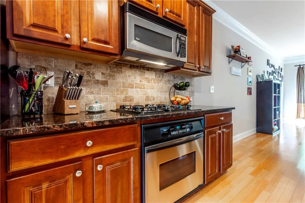 614 Pember Point, Sandy Springs, Georgia 30350, 3 Bedrooms Bedrooms, ,3 BathroomsBathrooms,Residential,Sold,614 Pember Point,6557199