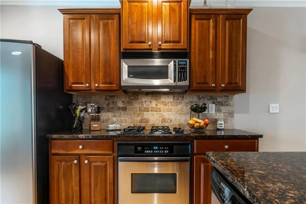 614 Pember Point, Sandy Springs, Georgia 30350, 3 Bedrooms Bedrooms, ,3 BathroomsBathrooms,Residential,Sold,614 Pember Point,6557199