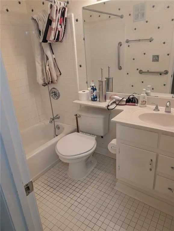 206 River Run Drive, Atlanta, Georgia 30350, 1 Bedroom Bedrooms, ,1 BathroomBathrooms,Residential,For Sale,206 River Run Drive,7585069