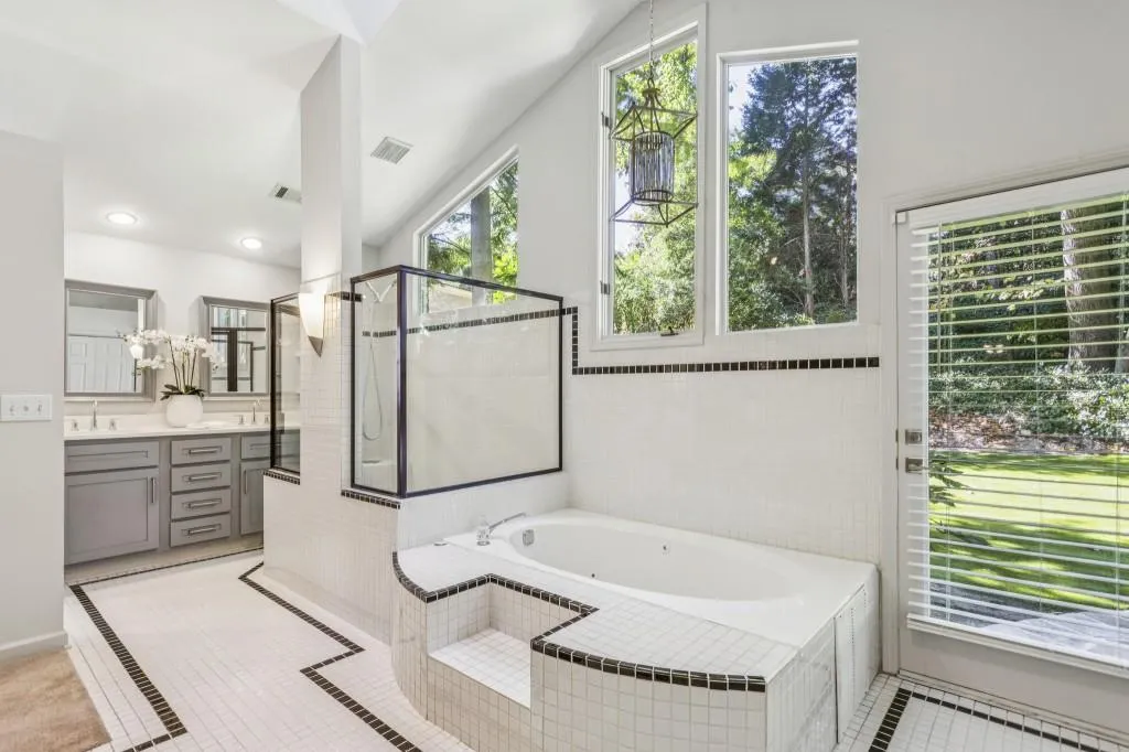 2014 Northside Drive Nw, Atlanta, Georgia 30318, 3 Bedrooms Bedrooms, ,3 BathroomsBathrooms,Residential,For Sale,2014 Northside Drive Nw,7670525