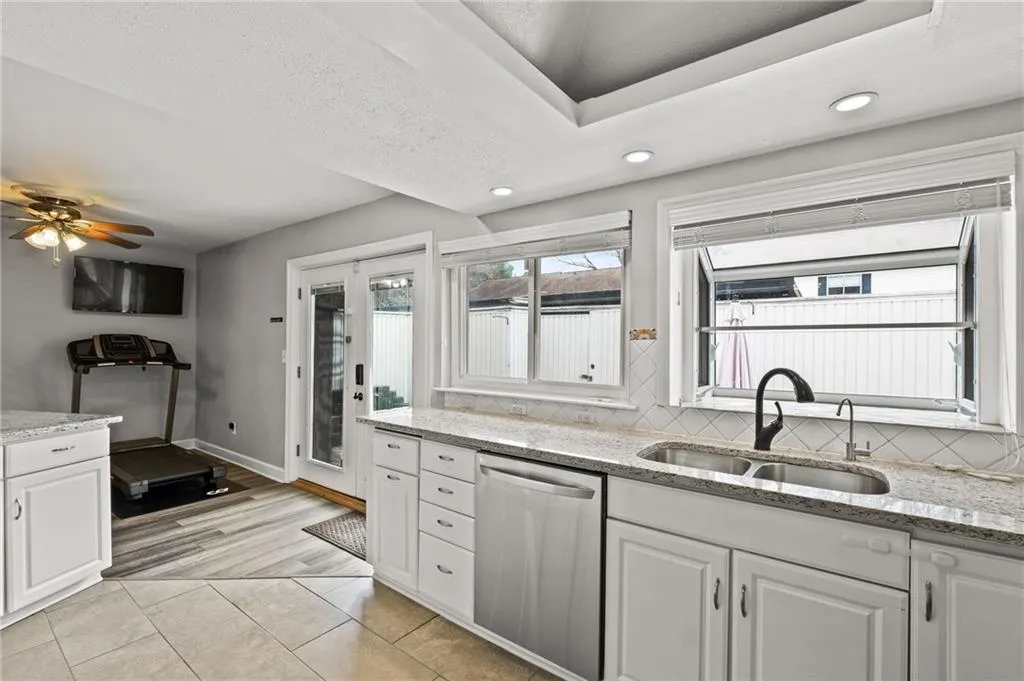 7086 Stonington Drive, Atlanta, Georgia 30328, 3 Bedrooms Bedrooms, ,2 BathroomsBathrooms,Residential,Sold,7086 Stonington Drive,7183294