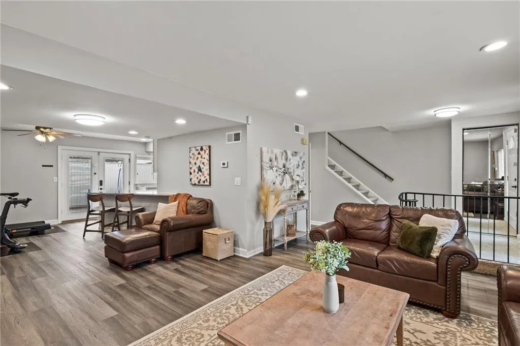 7086 Stonington Drive, Atlanta, Georgia 30328, 3 Bedrooms Bedrooms, ,2 BathroomsBathrooms,Residential,Sold,7086 Stonington Drive,7183294