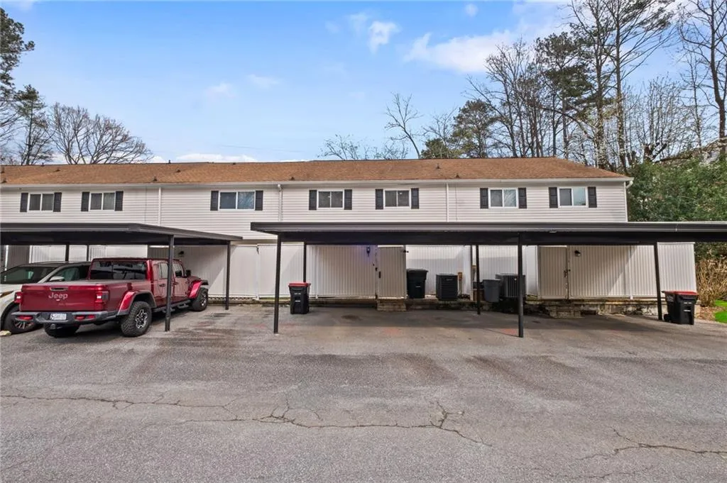 7086 Stonington Drive, Atlanta, Georgia 30328, 3 Bedrooms Bedrooms, ,2 BathroomsBathrooms,Residential,Sold,7086 Stonington Drive,7183294