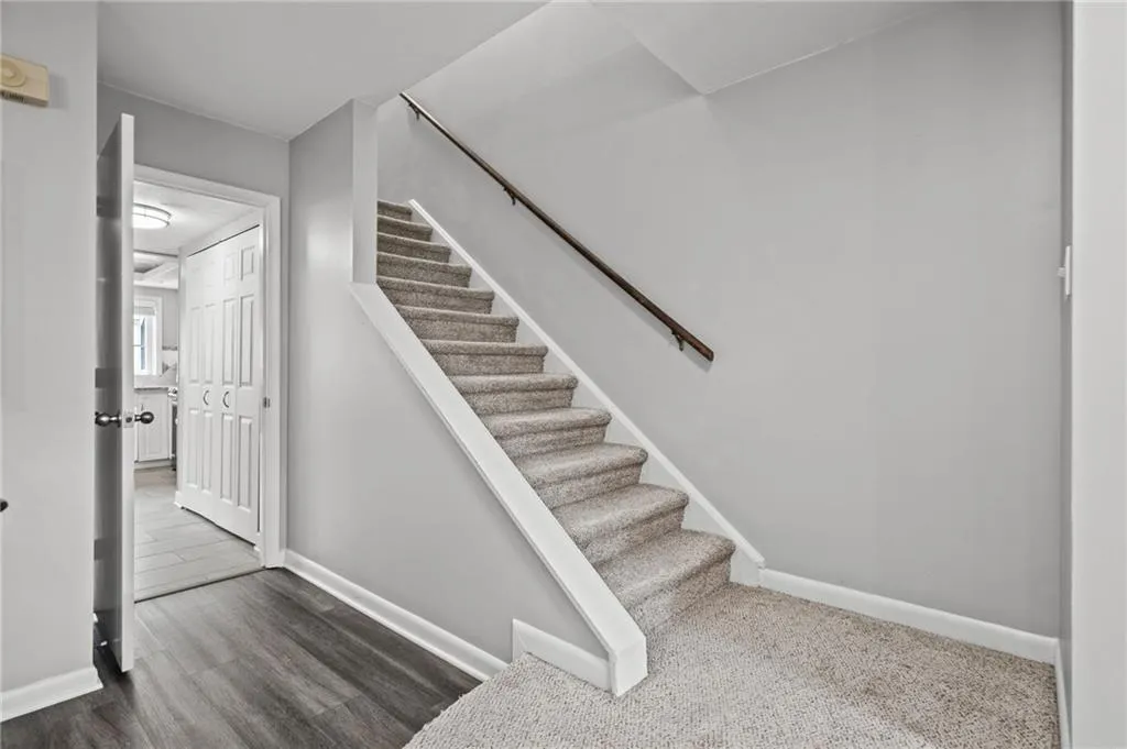 7086 Stonington Drive, Atlanta, Georgia 30328, 3 Bedrooms Bedrooms, ,2 BathroomsBathrooms,Residential,Sold,7086 Stonington Drive,7183294