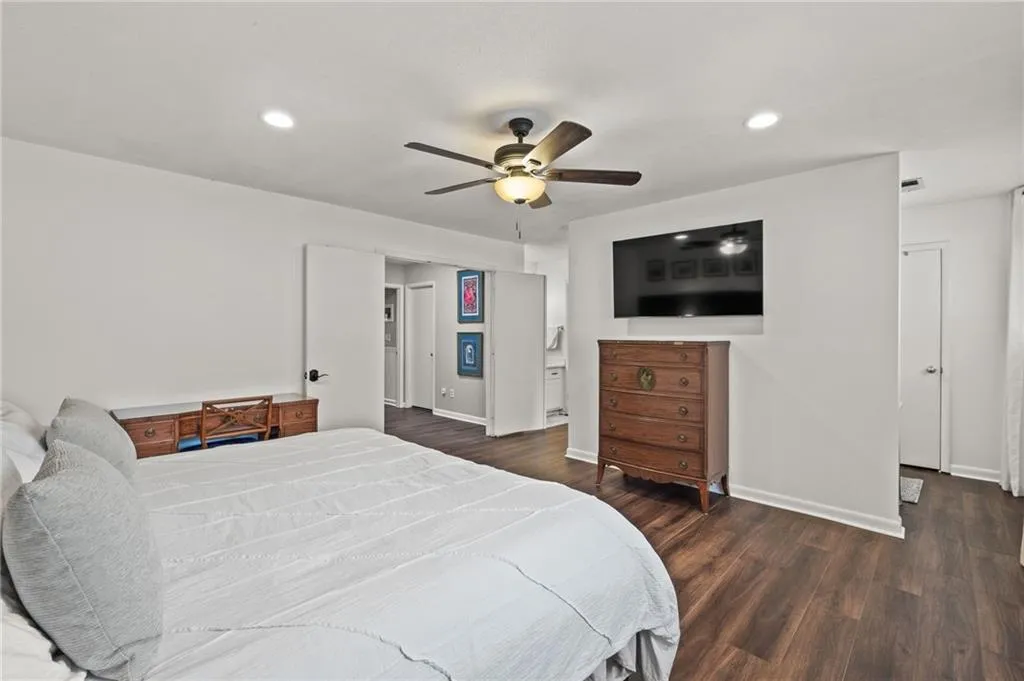 7086 Stonington Drive, Atlanta, Georgia 30328, 3 Bedrooms Bedrooms, ,2 BathroomsBathrooms,Residential,Sold,7086 Stonington Drive,7183294