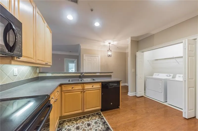 5415 Northland Drive Unit 303, Atlanta, Georgia 30342, 2 Bedrooms Bedrooms, ,2 BathroomsBathrooms,Residential,Sold,5415 Northland Drive Unit 303,6633280
