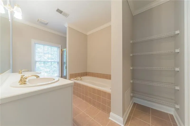 5415 Northland Drive Unit 303, Atlanta, Georgia 30342, 2 Bedrooms Bedrooms, ,2 BathroomsBathrooms,Residential,Sold,5415 Northland Drive Unit 303,6633280
