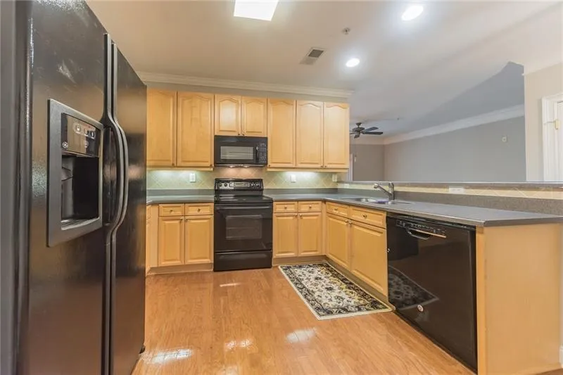 5415 Northland Drive Unit 303, Atlanta, Georgia 30342, 2 Bedrooms Bedrooms, ,2 BathroomsBathrooms,Residential,Sold,5415 Northland Drive Unit 303,6633280