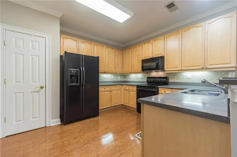 5415 Northland Drive Unit 303, Atlanta, Georgia 30342, 2 Bedrooms Bedrooms, ,2 BathroomsBathrooms,Residential,Sold,5415 Northland Drive Unit 303,6633280