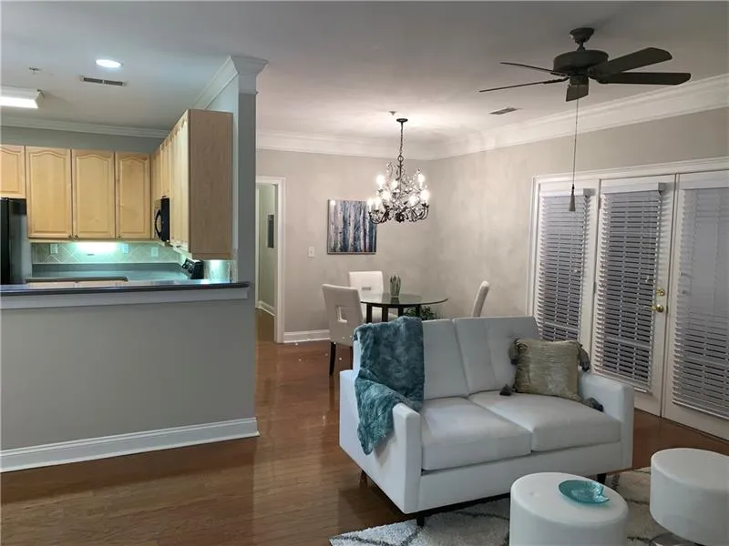 5415 Northland Drive Unit 303, Atlanta, Georgia 30342, 2 Bedrooms Bedrooms, ,2 BathroomsBathrooms,Residential,Sold,5415 Northland Drive Unit 303,6633280