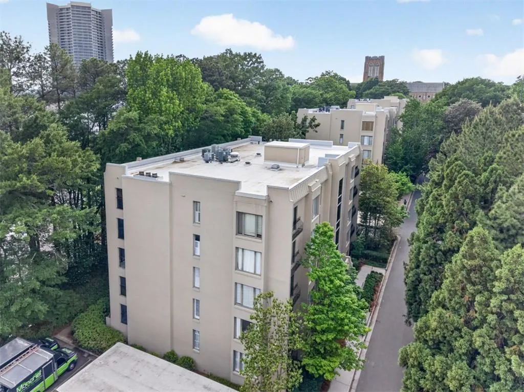 2769 Peachtree Road Ne Unit 10, Atlanta, Georgia 30305, 2 Bedrooms Bedrooms, 0 ,2 BathroomsBathrooms,Residential,For Sale,2769 Peachtree Road Ne Unit 10,7761224