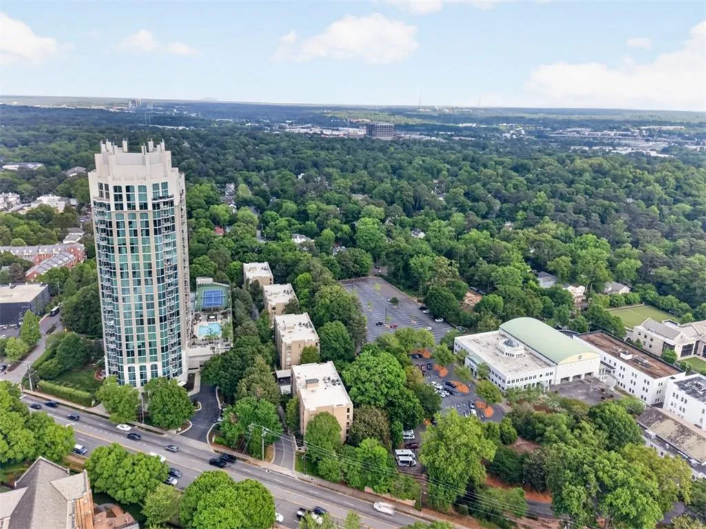 2769 Peachtree Road Ne Unit 10, Atlanta, Georgia 30305, 2 Bedrooms Bedrooms, 0 ,2 BathroomsBathrooms,Residential,For Sale,2769 Peachtree Road Ne Unit 10,7761224