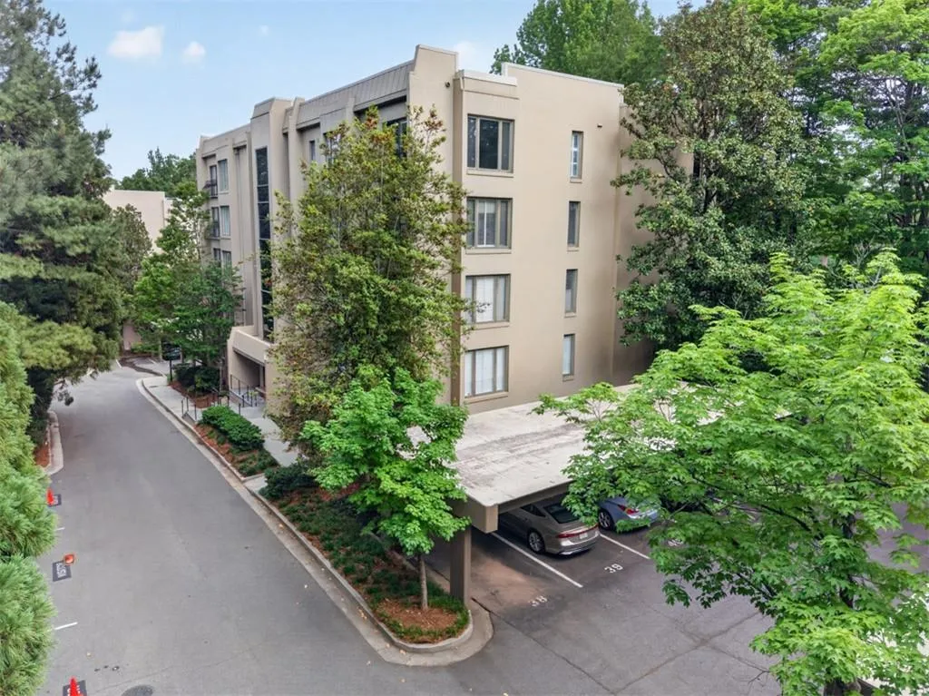 2769 Peachtree Road Ne Unit 10, Atlanta, Georgia 30305, 2 Bedrooms Bedrooms, 0 ,2 BathroomsBathrooms,Residential,For Sale,2769 Peachtree Road Ne Unit 10,7761224
